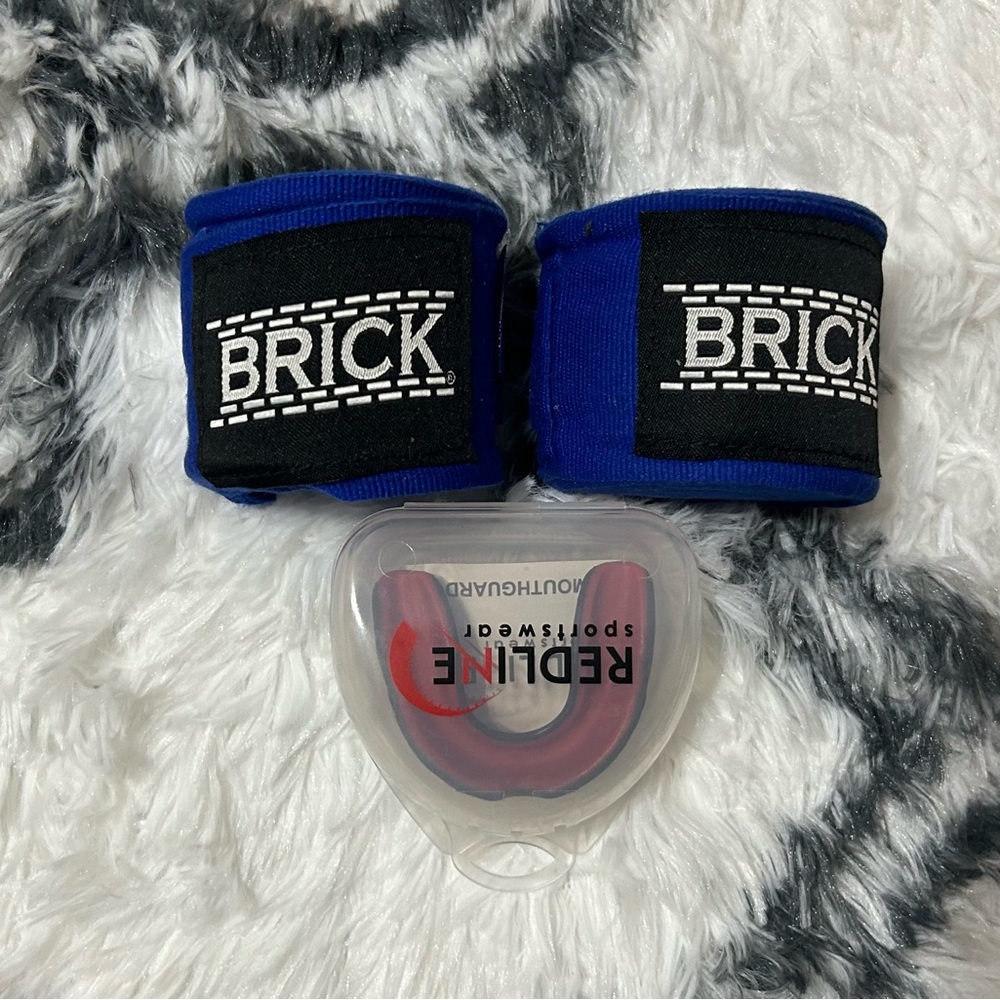 002 BUNDLE: handwraps + mouth guard